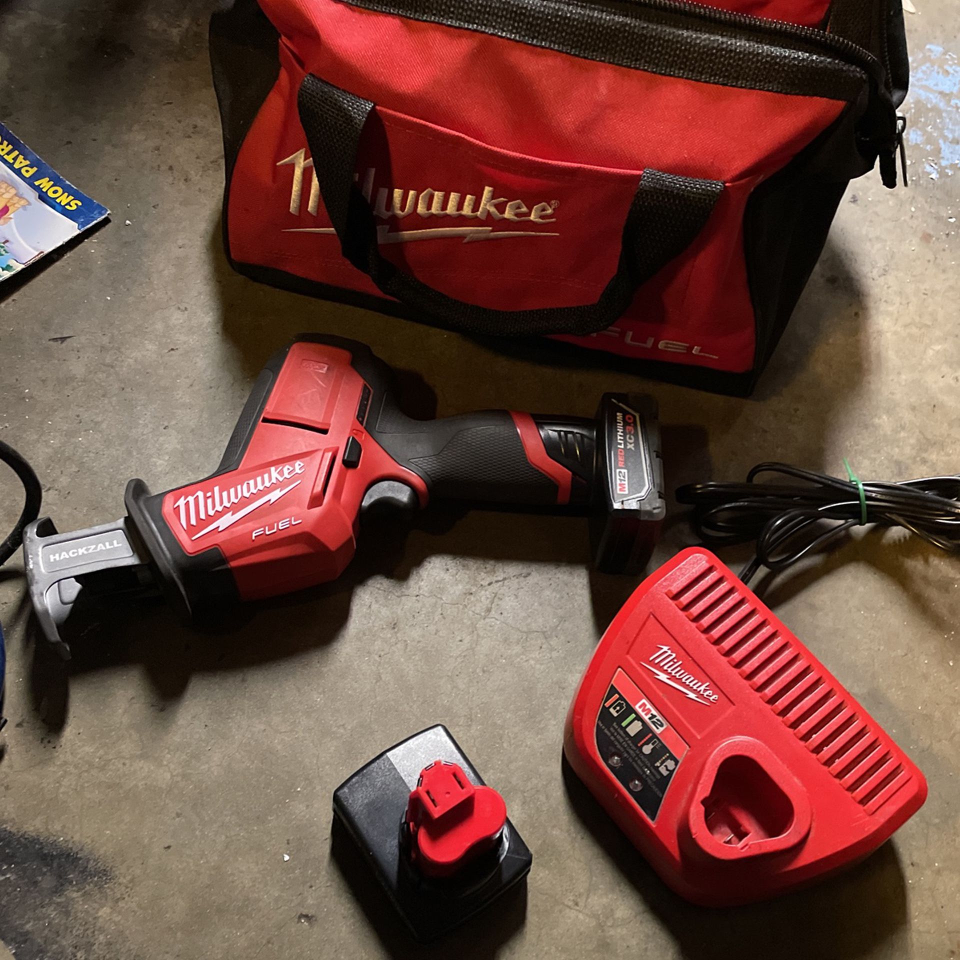 Milwaukee fuel M12 Hack all 2 Batteries And Charger