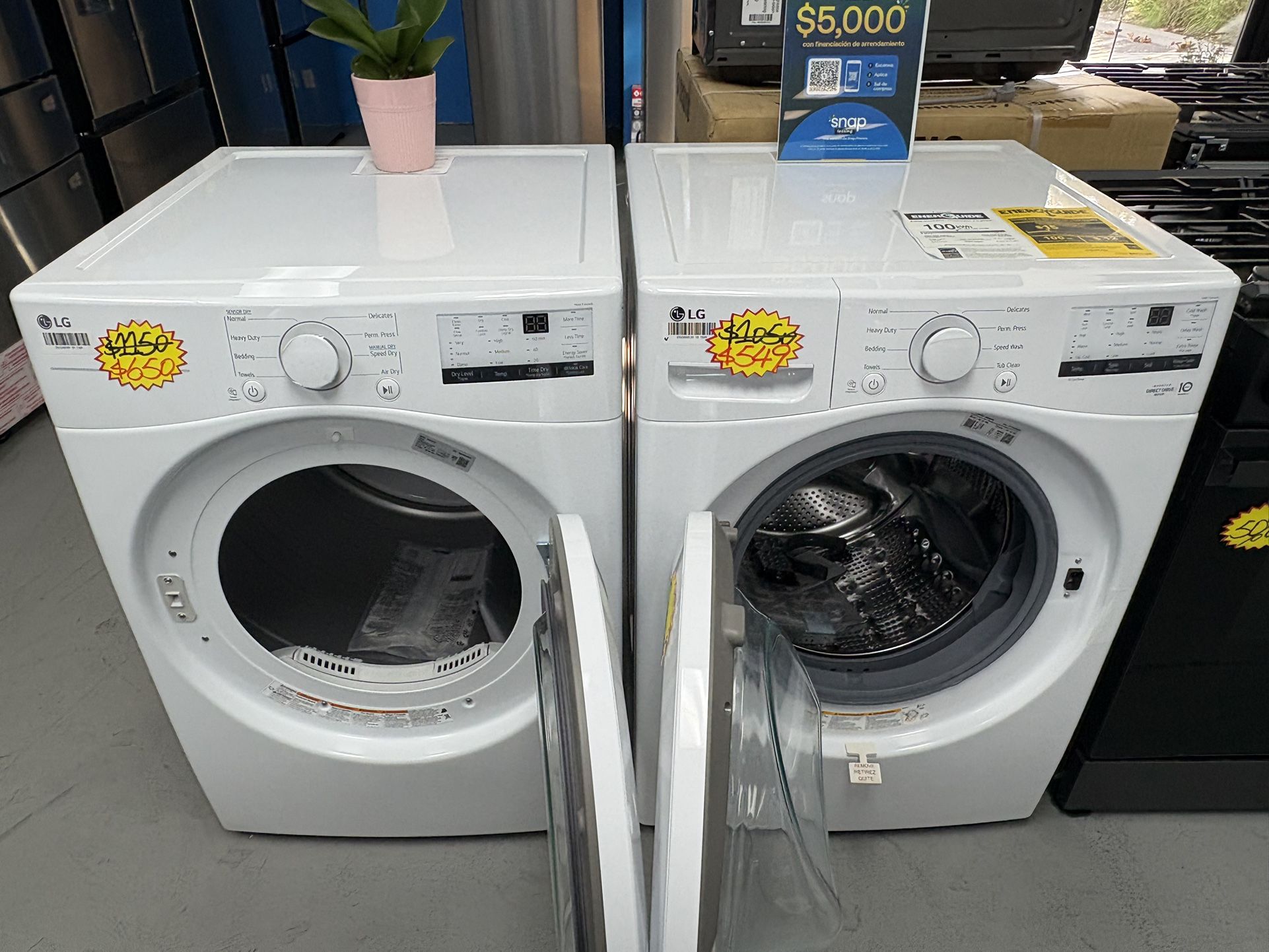 LG Stackable Washer and Gas Dryer in White