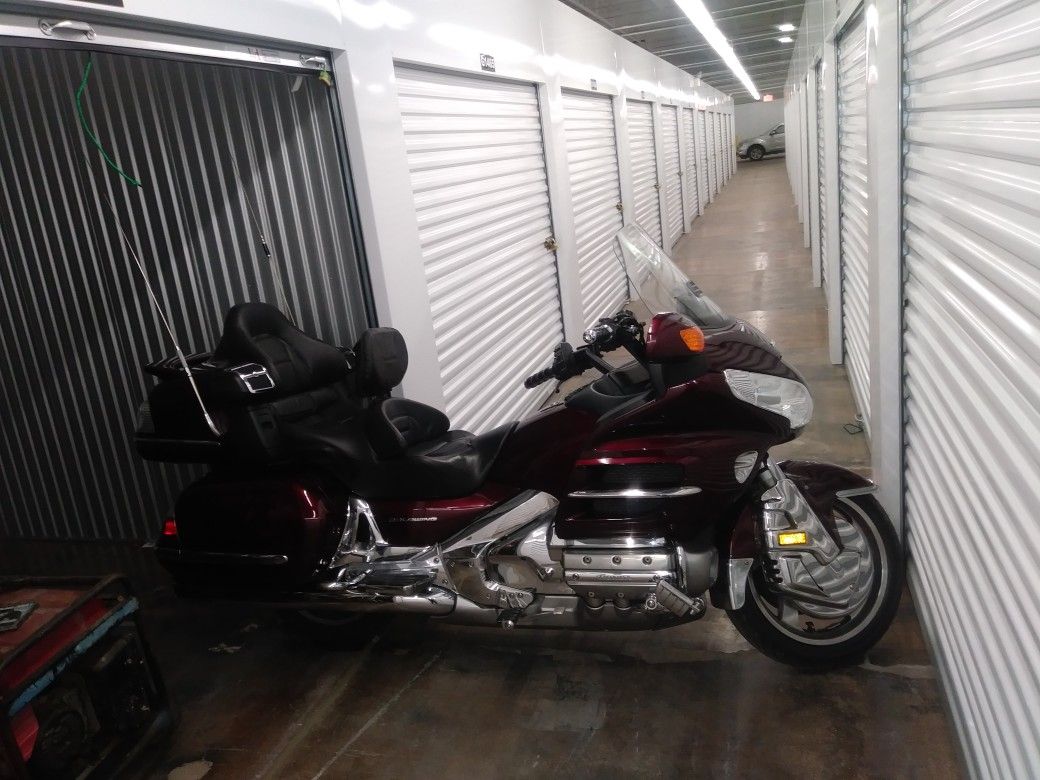 07 Honda Goldwing 98k miles .has ext warranty.