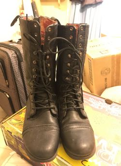 Combat boots