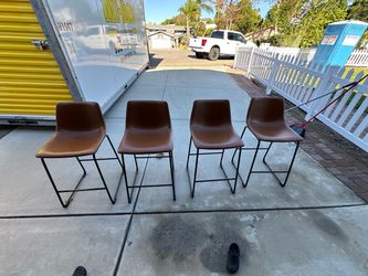 Four counter height bar chairs