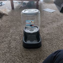 Dog Gravity Water Container
