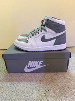 Air Jordan 1 Retro High OG “Stealth” Size 8