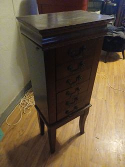 Jewelry    stand