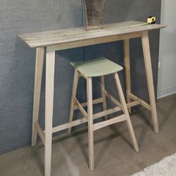 Modern Table – $25 (Old Town)
