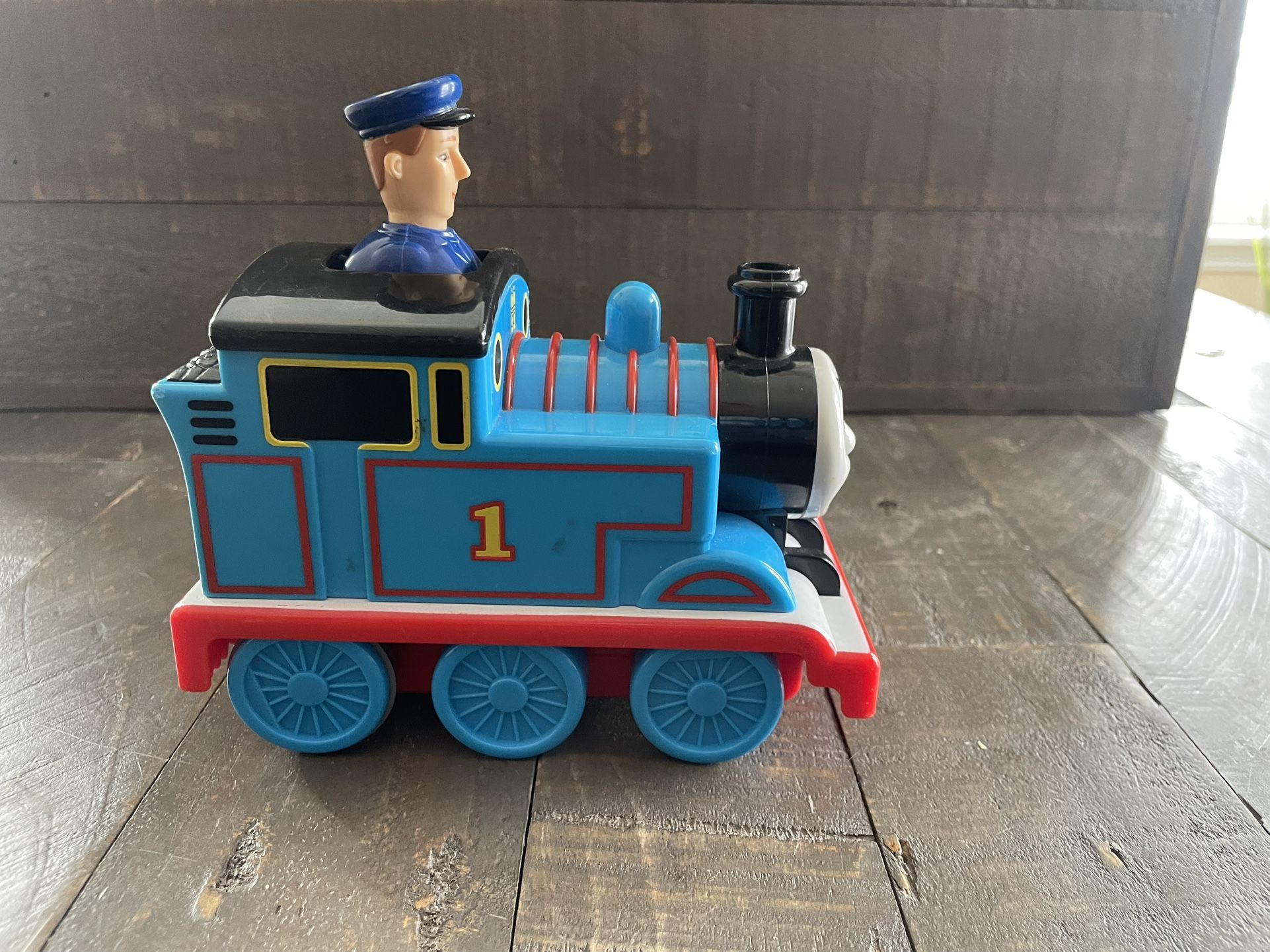 HIT TOY COMPANY 2007 GULLANE Thomas The Tank Engine Toy Train- Moves!!