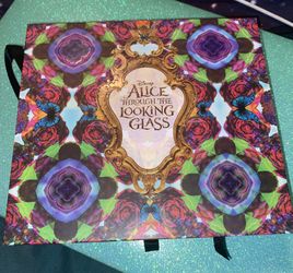 Urban Decay Alice In Wonderland Through The Looking Glass Palette 