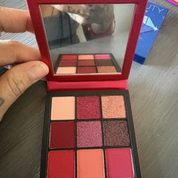Huda Beauty Eye shadow Pallet 