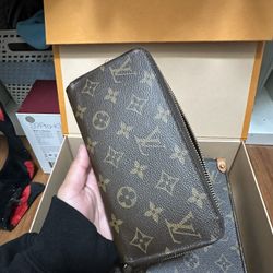 Louis Vuitton Zippy Wallet 
