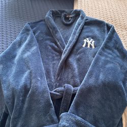 Yankees Robe Size L/XL