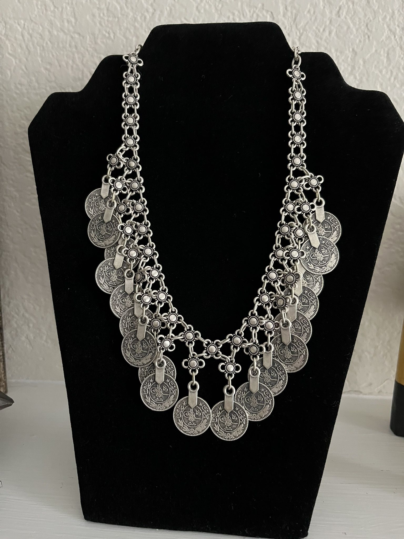 Necklace. Vintage silver toned coin necklace. 