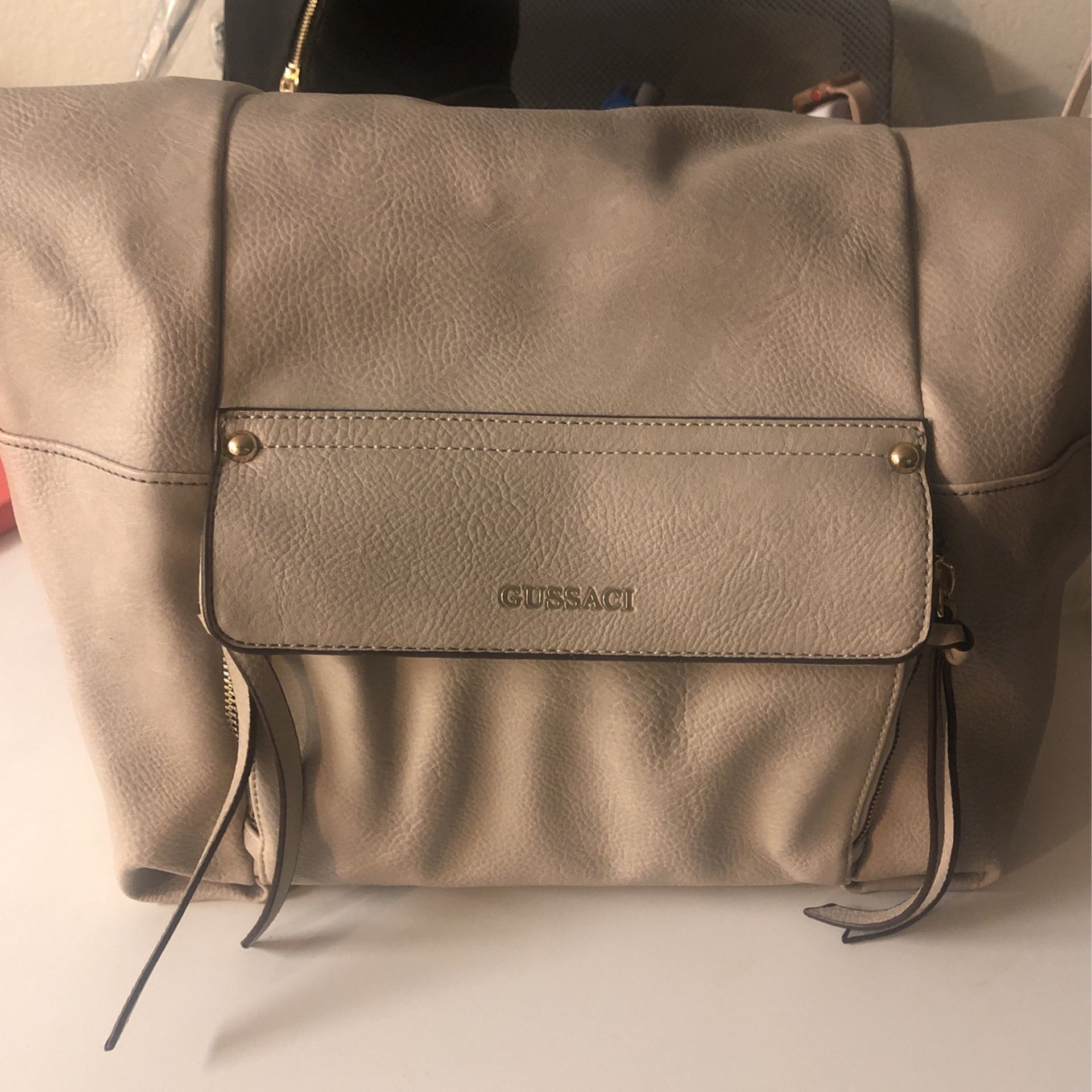 GUSSACI TAUPE PURSE 👜 NEW $45