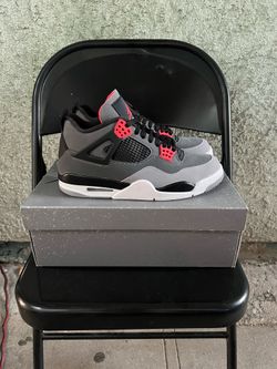 Jordan 4 infrared (Pre-owned, comes with original box)