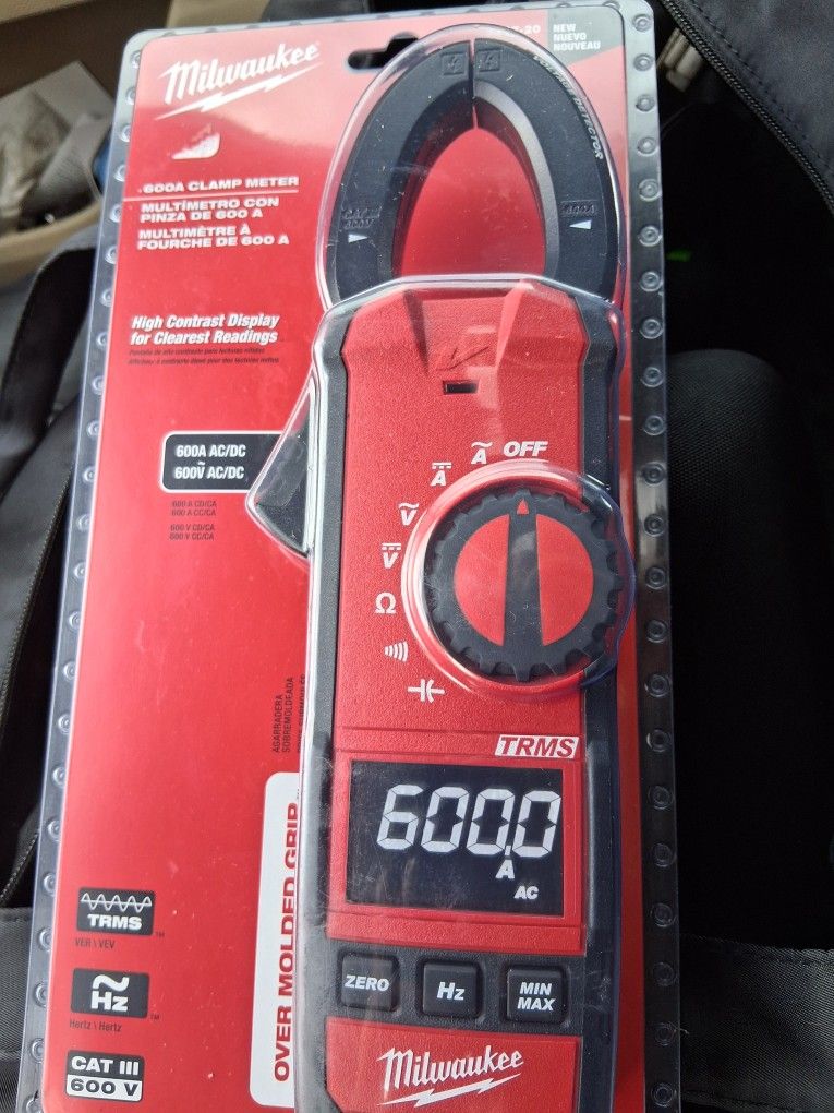 Milwaukee Digital Clamp Multimeter 600 Amp