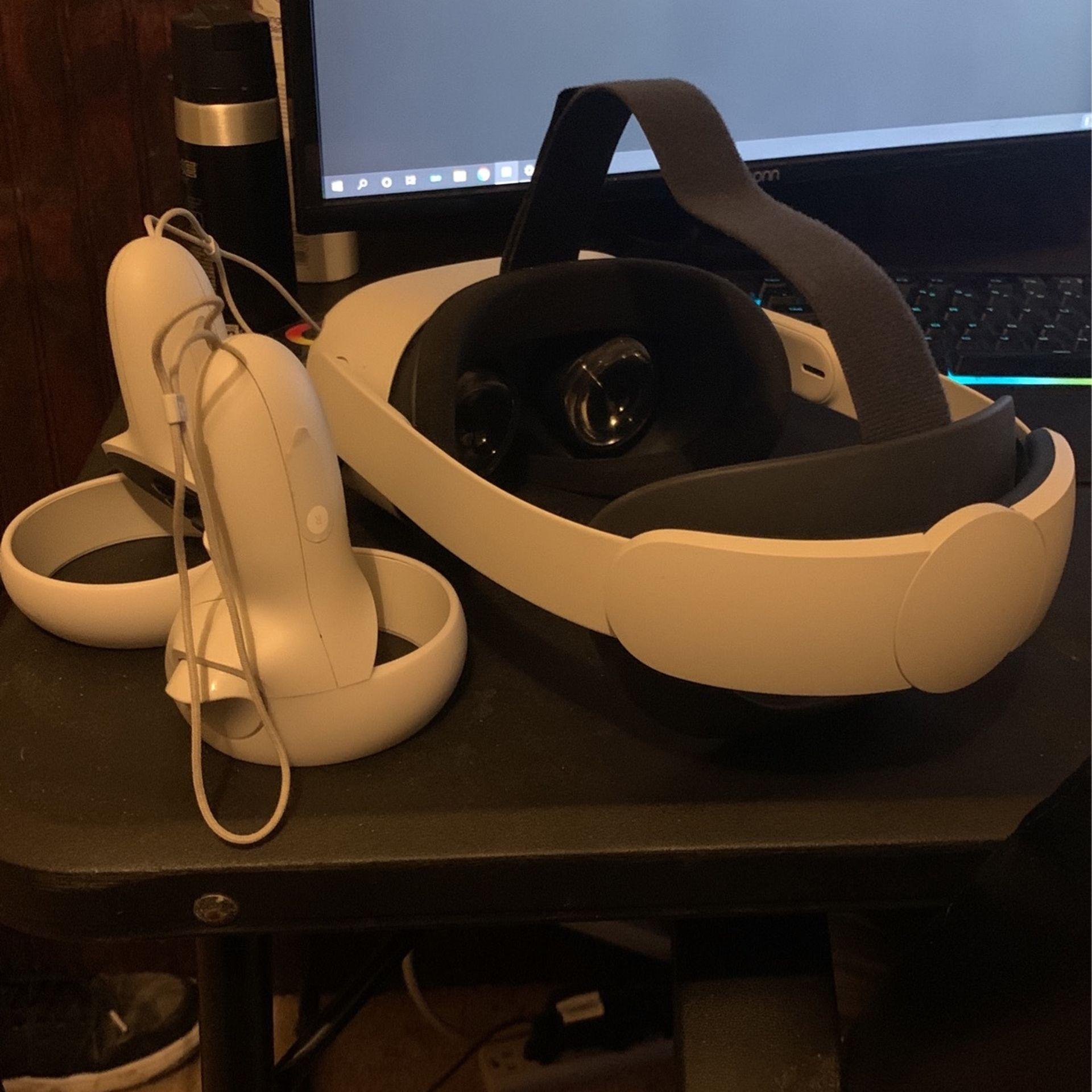 Oculus Quest 2 With Advanced Headstrap And Oculus Link