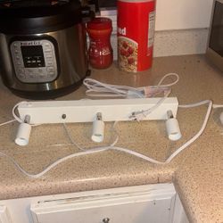 New Plug-In Track Light (with working bulbs)