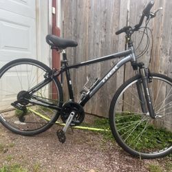 Trek Verve 2 Hybrid, Bike Size Medium