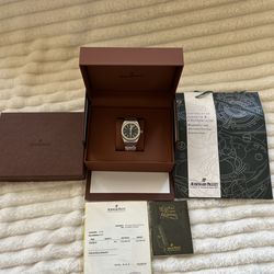 Silver luxury watch with black dial - brand new with box