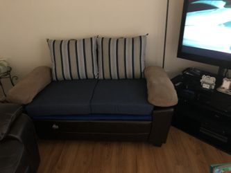 2 seats couch with storage, good shape, good for a project $80