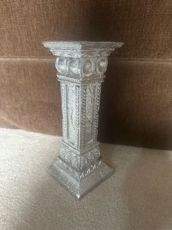Pedestal candle holder