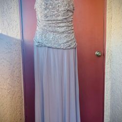 NEW NW WOMAN DRESS.
LACE AND SEQUINS.
size 16W.