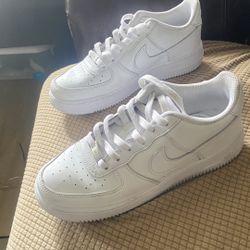 Nike Air Tennis Shoes
