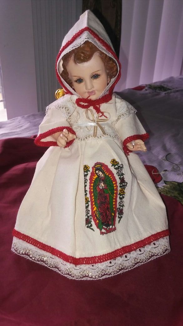 Vestidos bordados discount para niño dios