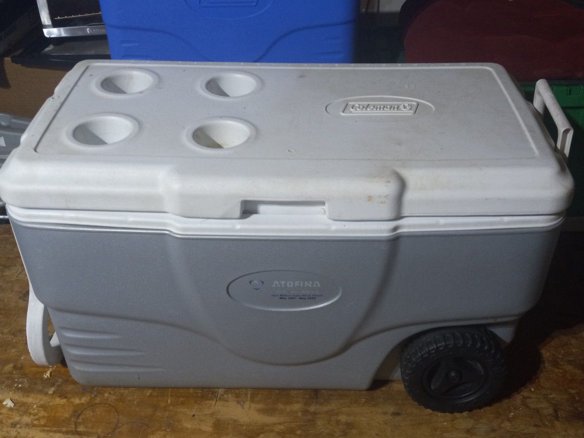 Coleman Extreme 5 Rolling Cooler