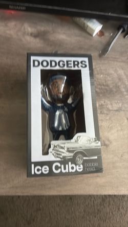 Ice cube dodger bobble head