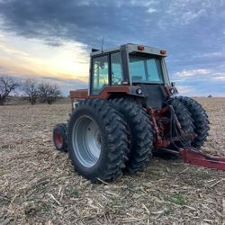 1586 International Tractor 