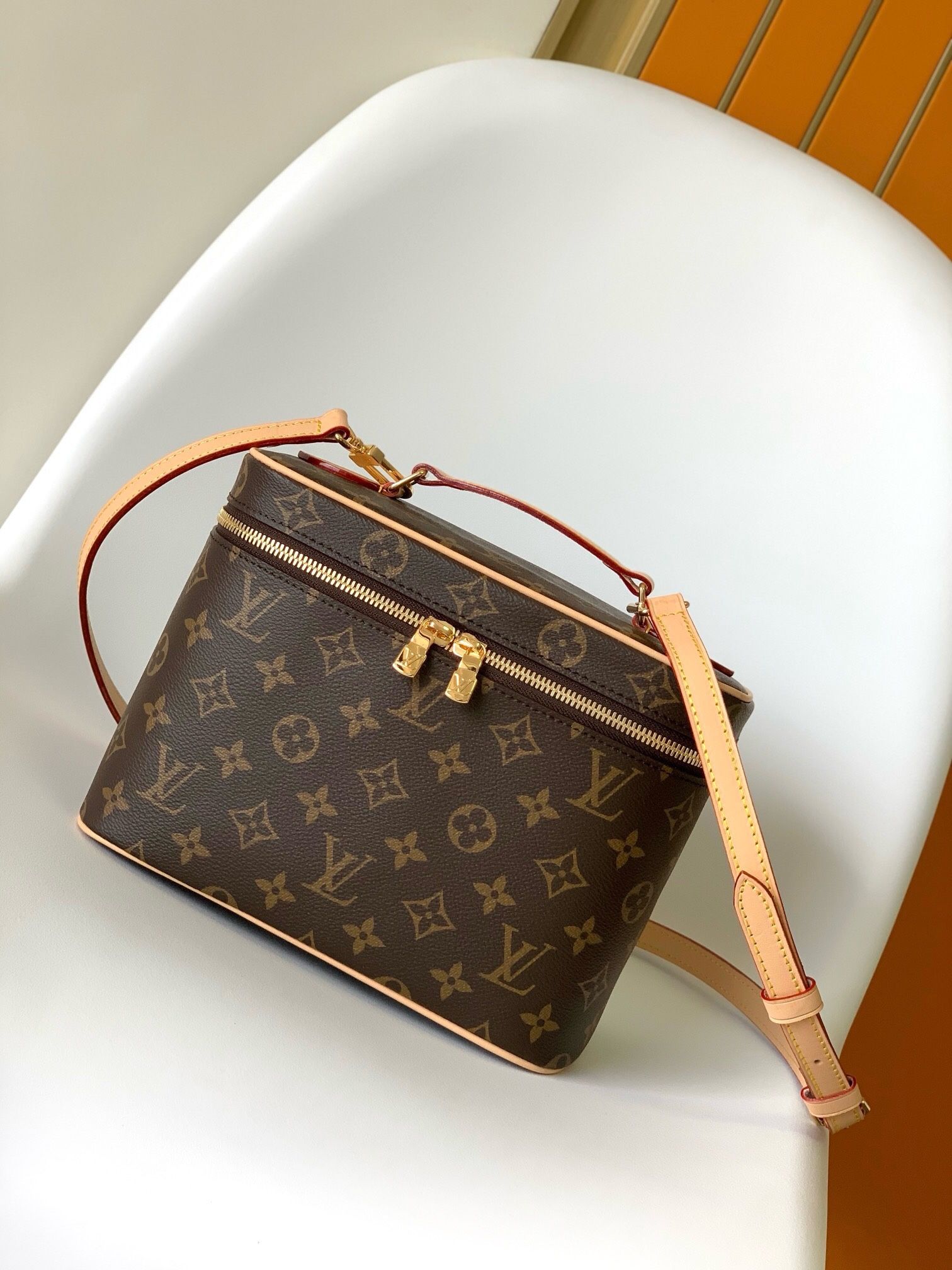 Monogram Nice BB Toiletry Bag     24 x 14 x 17 cm