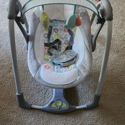 Ingenuity Swing 'n Go 5-Speed Baby Swing - Foldable, Portable, 2 Plush Toys & Sounds, 0-9 Months 6-20 lbs (Hugs & Hoots)