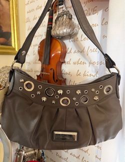 New Dereon hand bag gray and silver color no damages has the tag !🌺