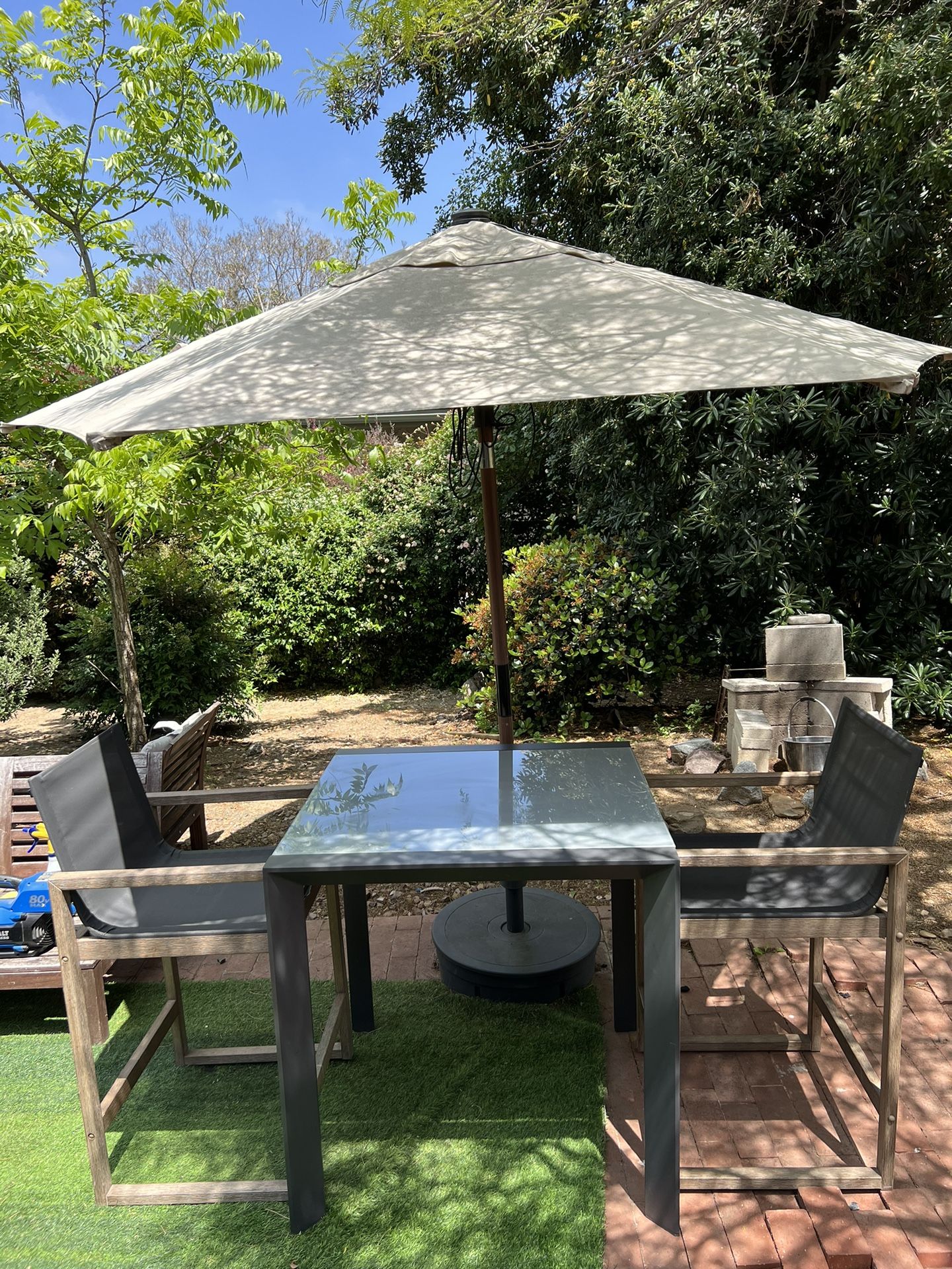 Living Spaces ** “MALAGA” Outdoor Patio Set | “Martinique” Bar Bistro Pub Table. Including Umbrella