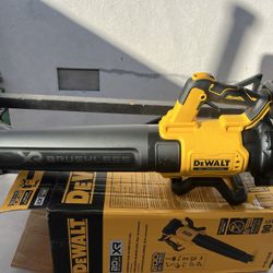 Dewalt 20v Max 125 Mph 450 CFM Brushless Cordless Handheld Leaf Blower With Concentrator Nozzle 
