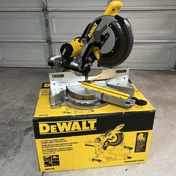 Like new DEWALT 15 Amp Corded 12 in. Double Bevel Sliding Compound Miter Saw with XPS technology, Blade Wrench and Material Clamp
