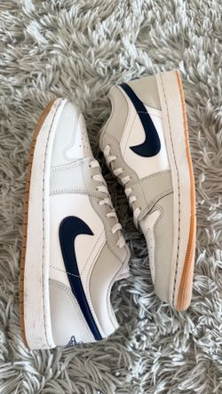 Size 9.5 Men’s Nike Air Jordan 1 Low Midnight Navy Neutral Grey 553558-146.