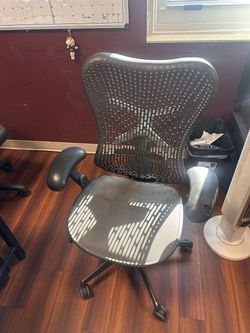 Mesh/ergonomic chair