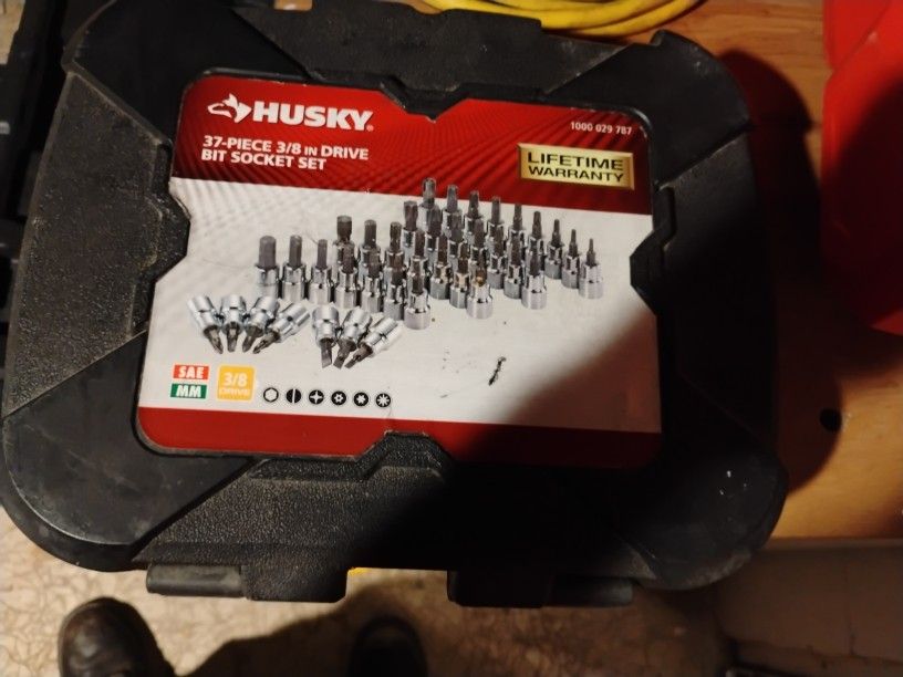37- Piece 3/8 In Drive Bit Socket Set