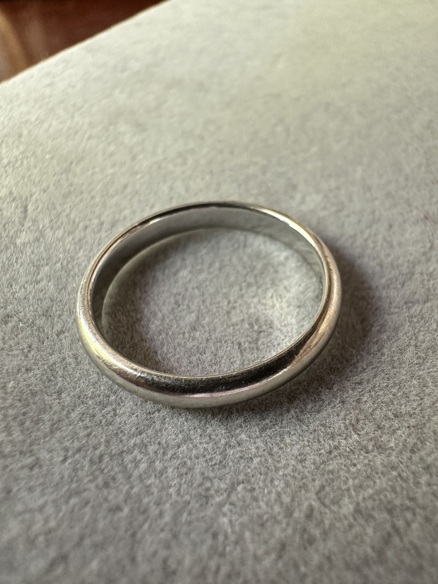 14k White Gold Solid Band Ring Gold 2.28 Grams Marked Classic Elegant Ring