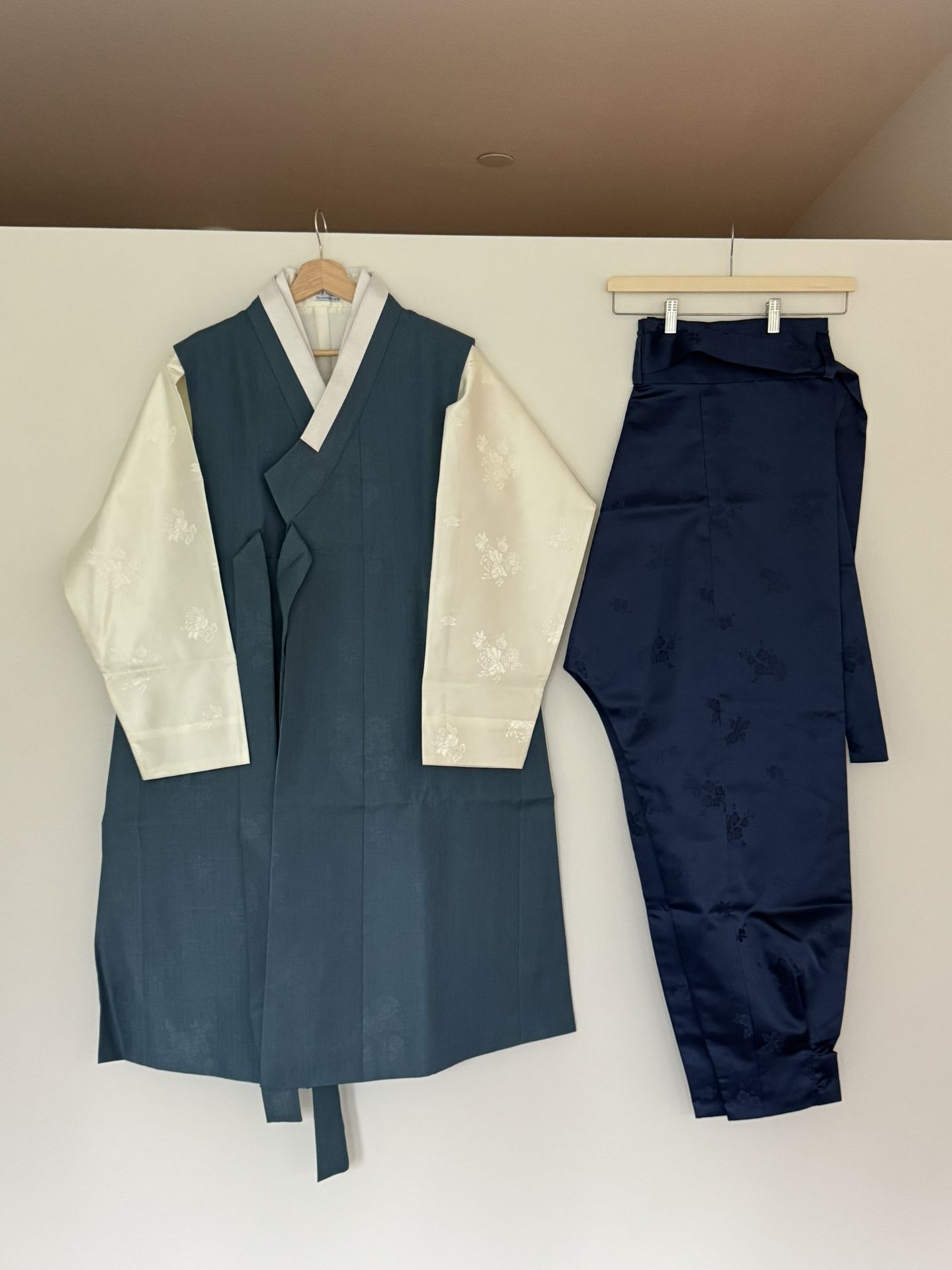 Authentic Korean Hanbok 한복 Set for Man – Premium Silk – Barely Worn