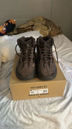 Yeezy desert boot oil size 10.5