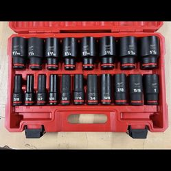 SOCKET SET, TOOLS-HAND MILWAUKEE 1/2" DRIVE 6 PT DEEP SOCKET SET IN CASE 49-66-7012