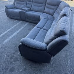 Large Leather Power Reclining Sectional – Like New 