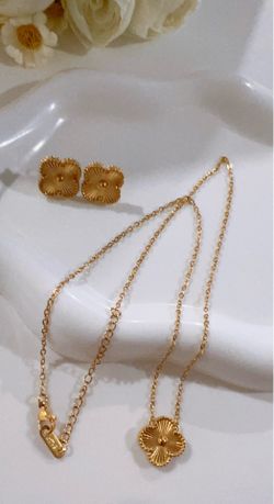 18k Gold Plated 15mm Clover Necklace and earrings set