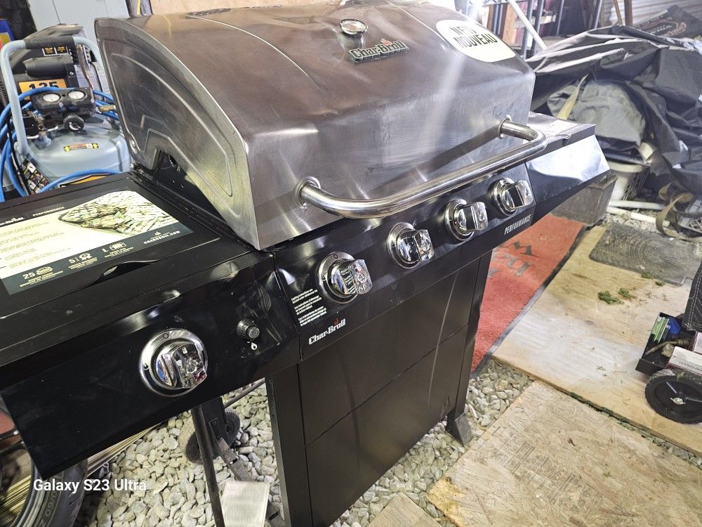 Charbroil Gas Grill