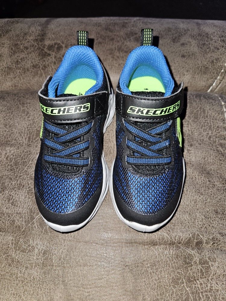 Size 7 Toddlers Light Up Sketchers 