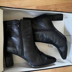 Used Once. Women Boot Size 7