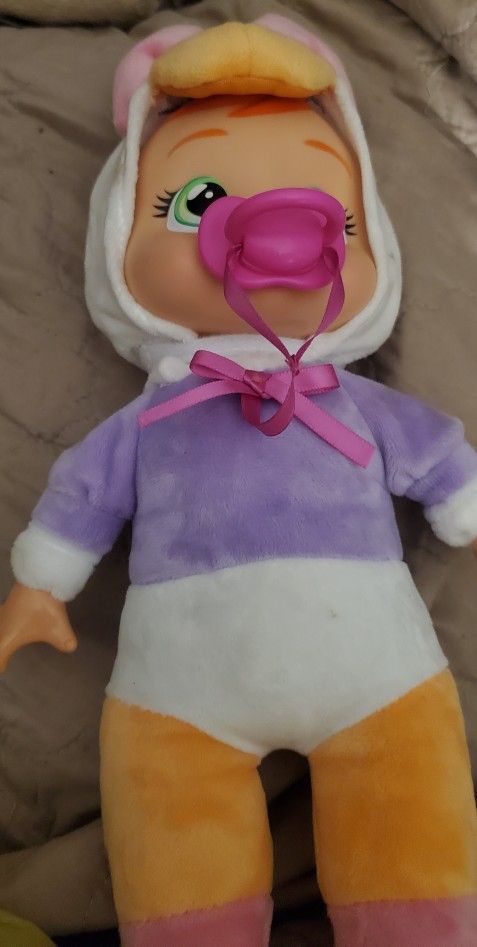 Baby cries. Dressed like Daisy duck. Add water and She Cries