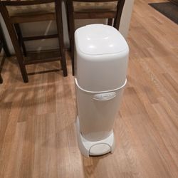 Like New Playtex Diaper Genie Complete With Odor Lock Technology